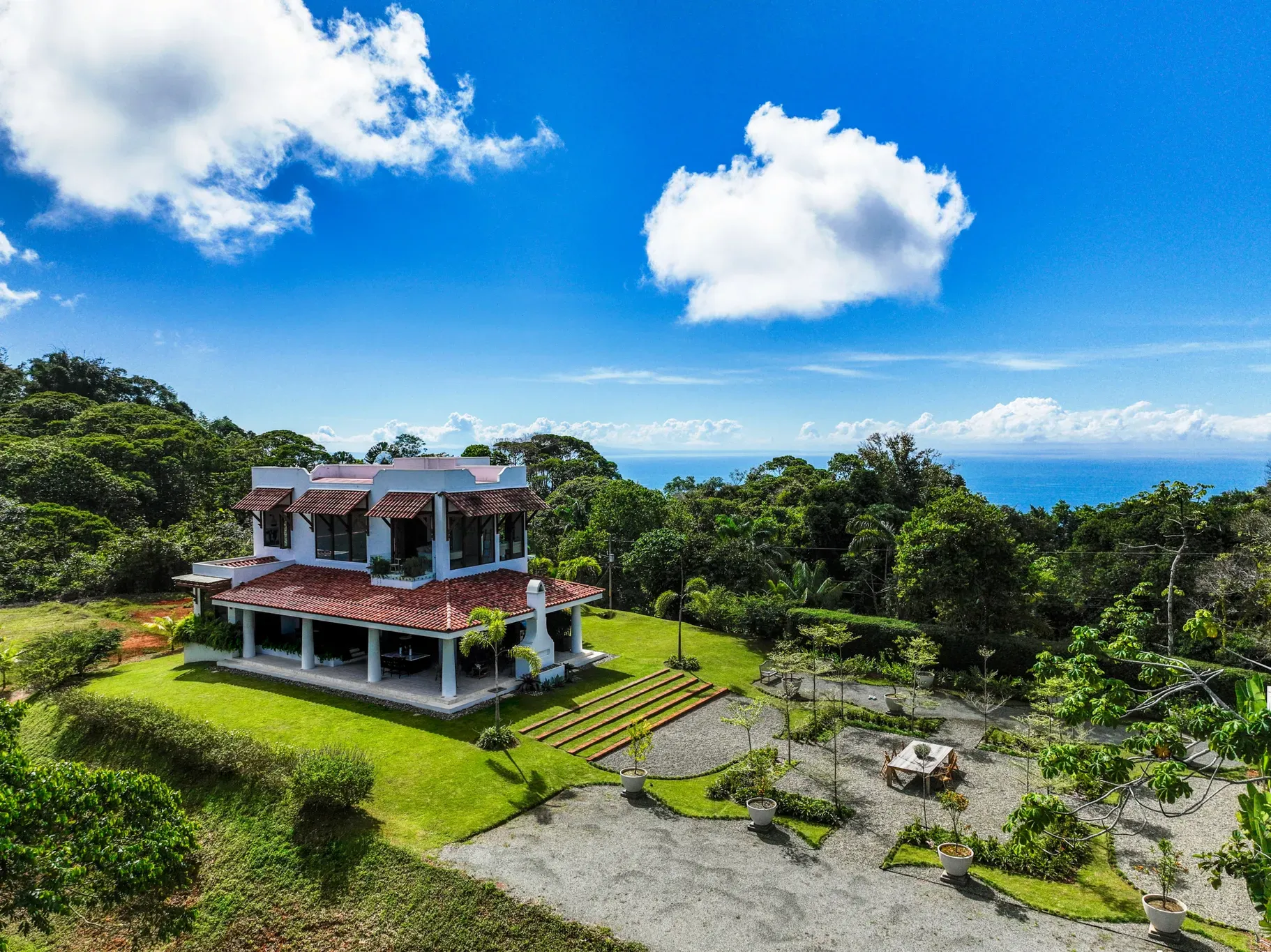 CASA CONSTRUIDA A MEDIDA CON 2 LOTES EN DOMINICAL, COSTA RICA - main