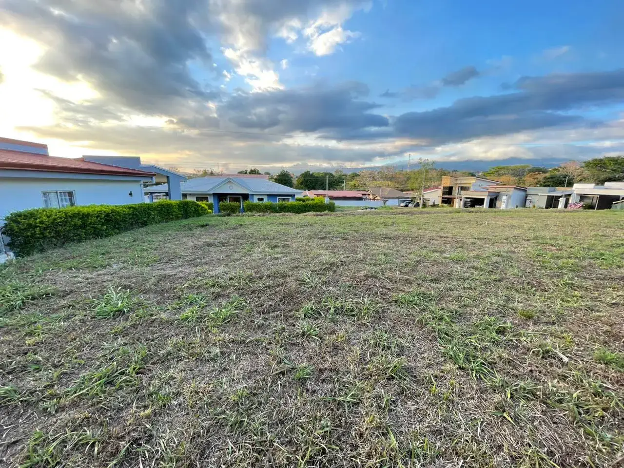 Terreno ideal de 200m2 en Condominio Altabrisa, Grecia, Alajuela - Construye tu Sueño - 2