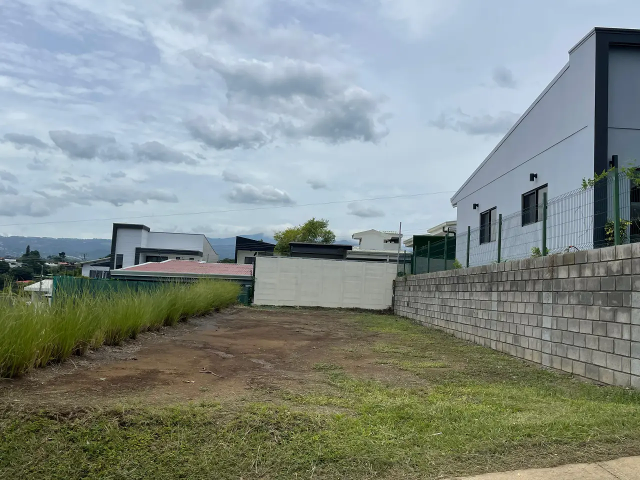 Terreno de 207 m² en Grecia, Alajuela: Construya la casa de sus sueños en un entorno privilegiado - 3