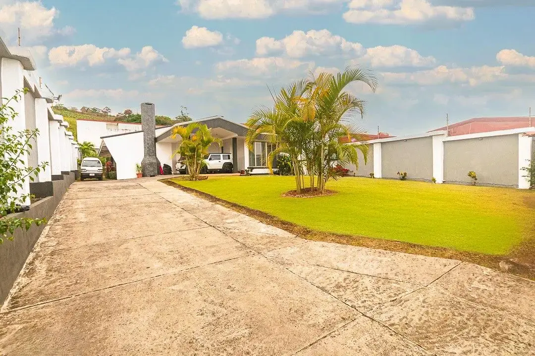 Casa boutique de lujo en venta en la comunidad cerrada de San Ramón - 5