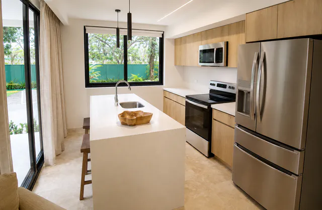 VENTA / Moderno Apartamento en Jacó con Piscina (y otras amenidades), muy cerca de la Playa