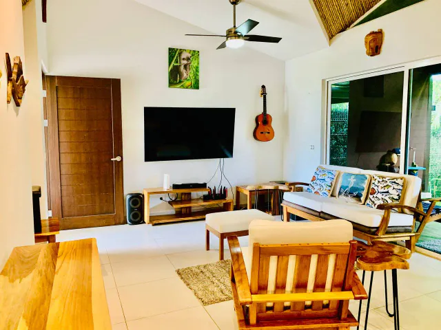 Modern 2-Bed Home in Jacó with Resort Amenities 