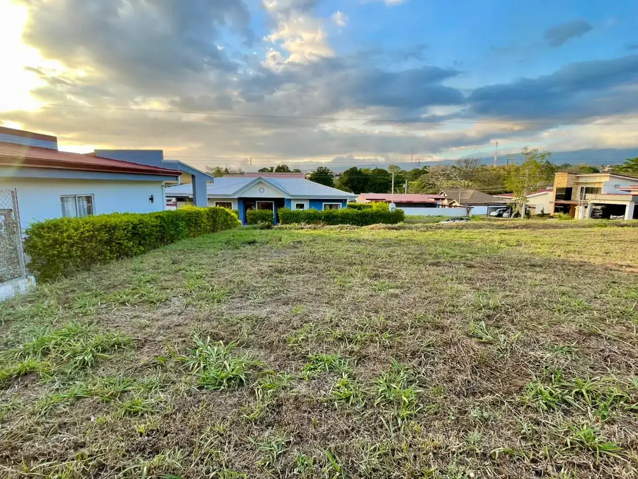 Terreno ideal de 200m2 en Condominio Altabrisa, Grecia, Alajuela - Construye tu Sueño - 4