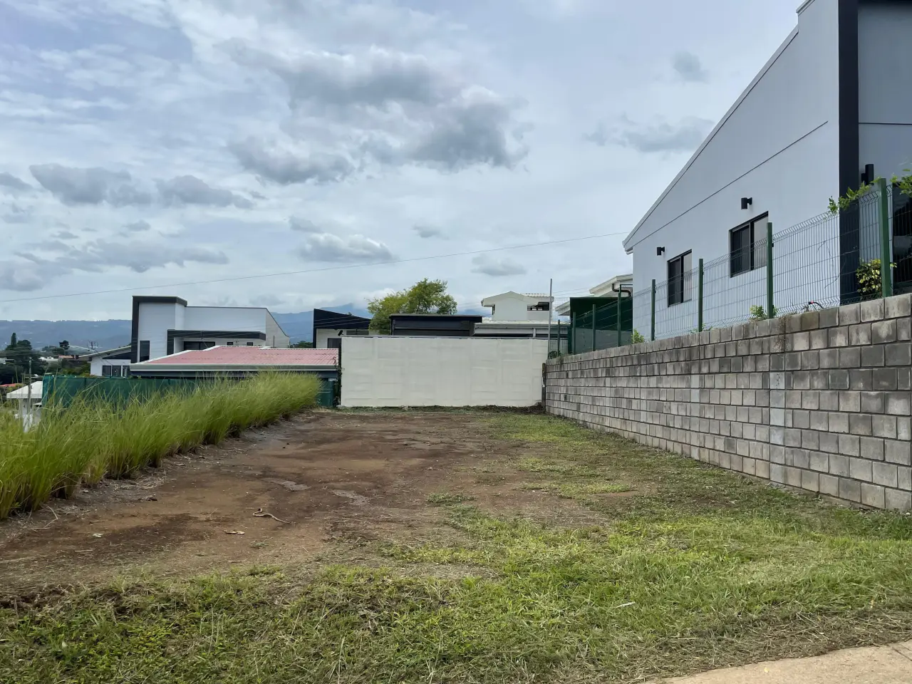 Terreno de 207 m² en Grecia, Alajuela: Construya la casa de sus sueños en un entorno privilegiado - 2