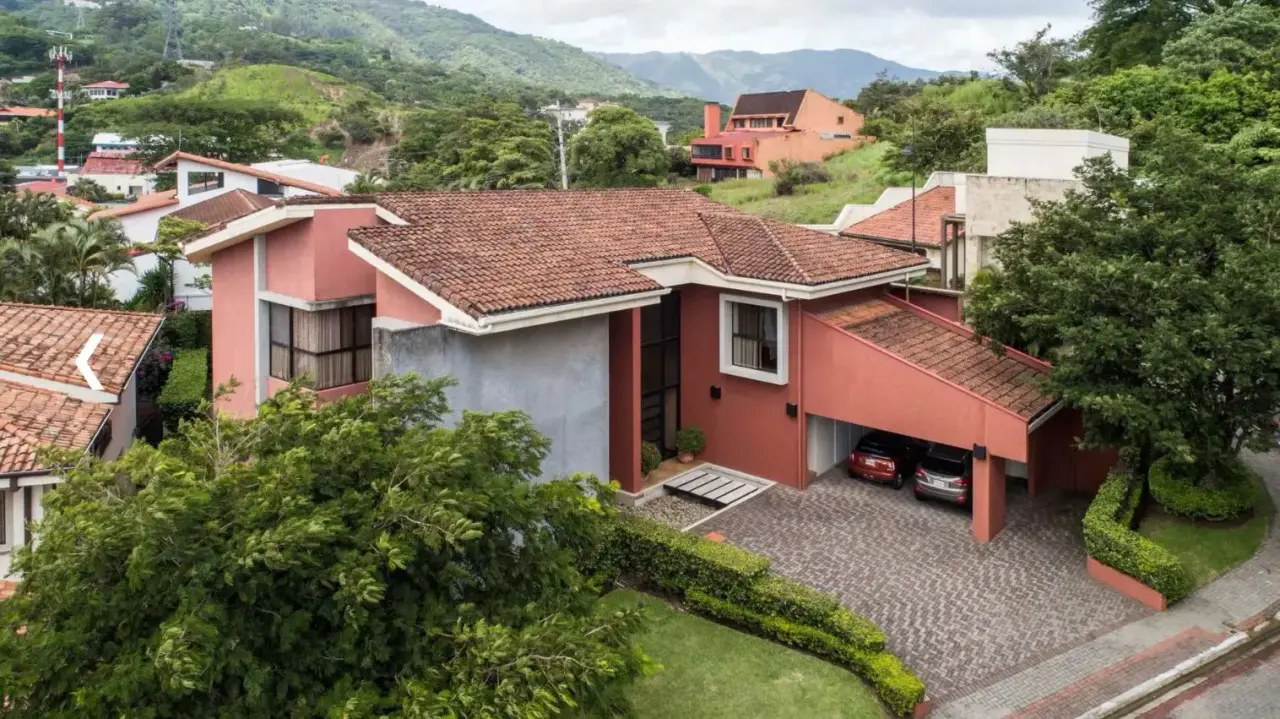 For Rent – Luxury Residence in Alto de Las Palomas, Escazú - 1