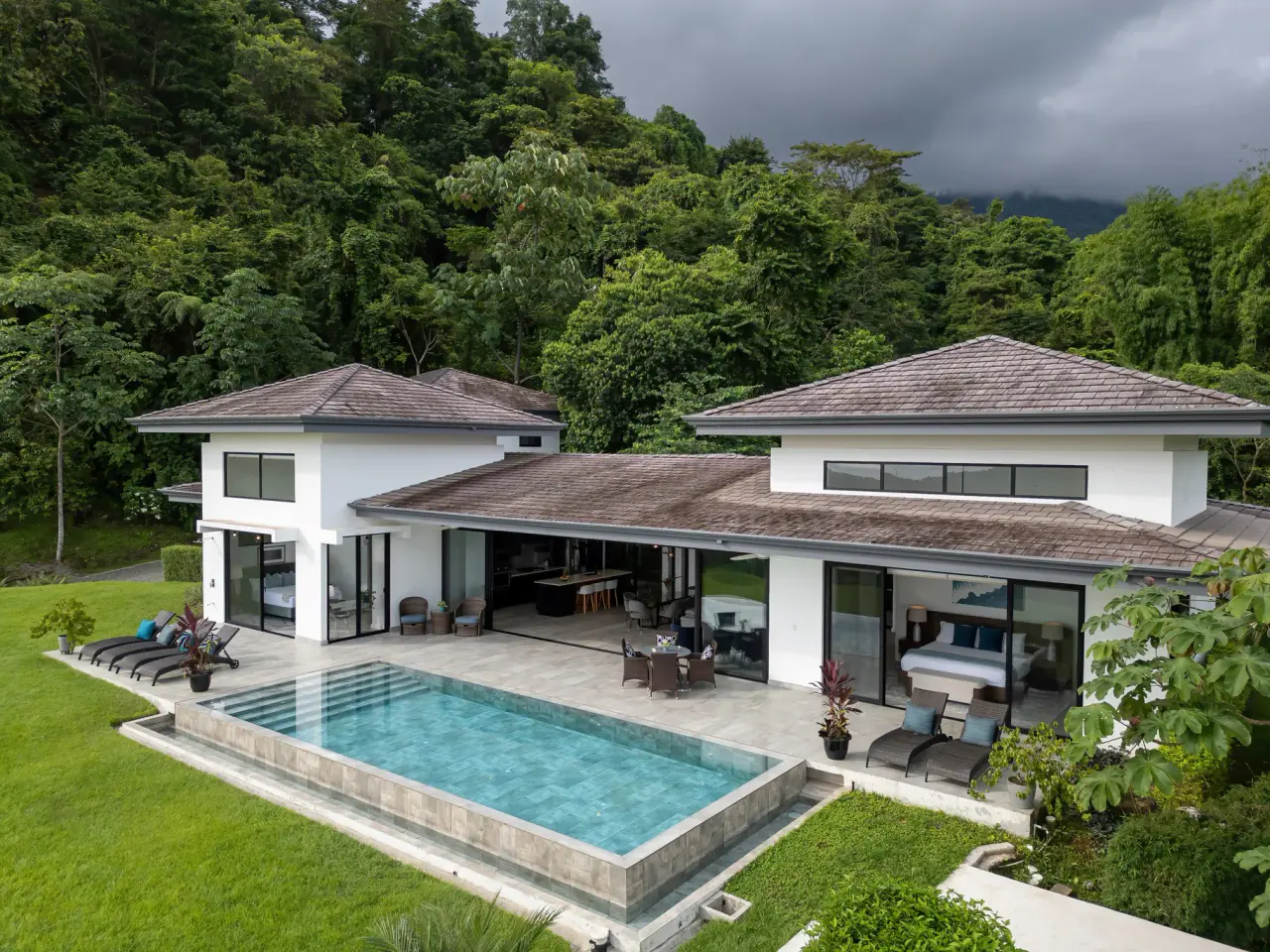 ELEGANTE CASA CON VISTA AL MAR Y A LA SELVA EN OJOCHAL, COSTA RICA - 3