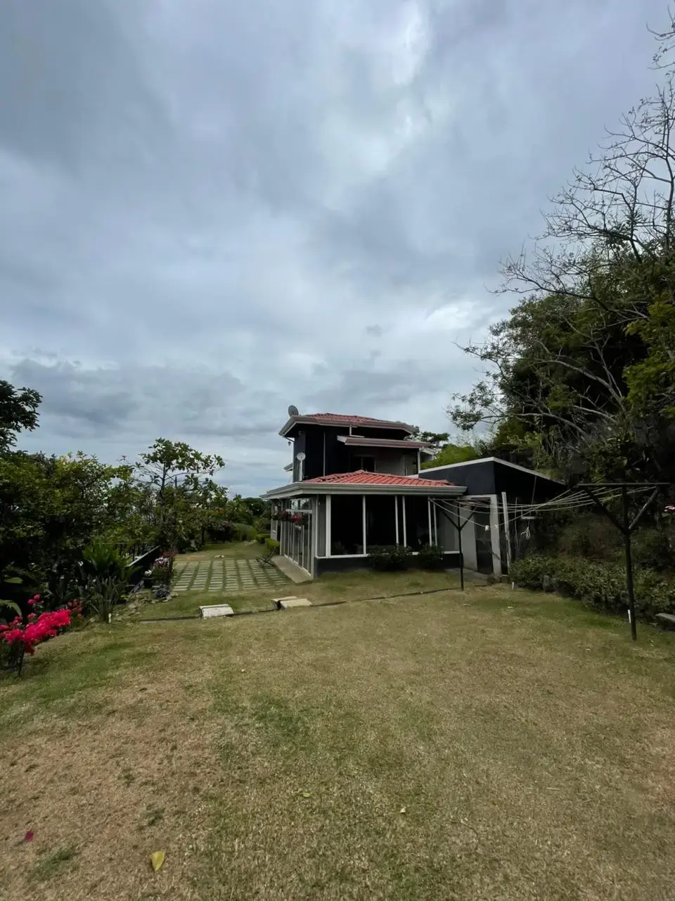Stunning 3-Bed Modern Home with Expansive Gardens in Grecia, Costa Rica - 2