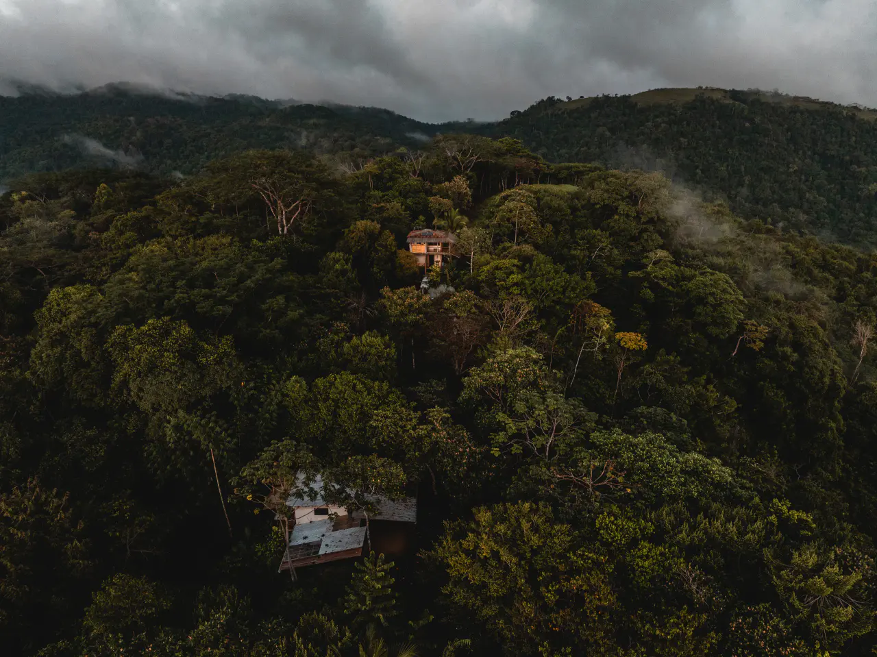 Luxury Eco-Retreat with Breathtaking Sunset Views and Jungle Immersion - 3