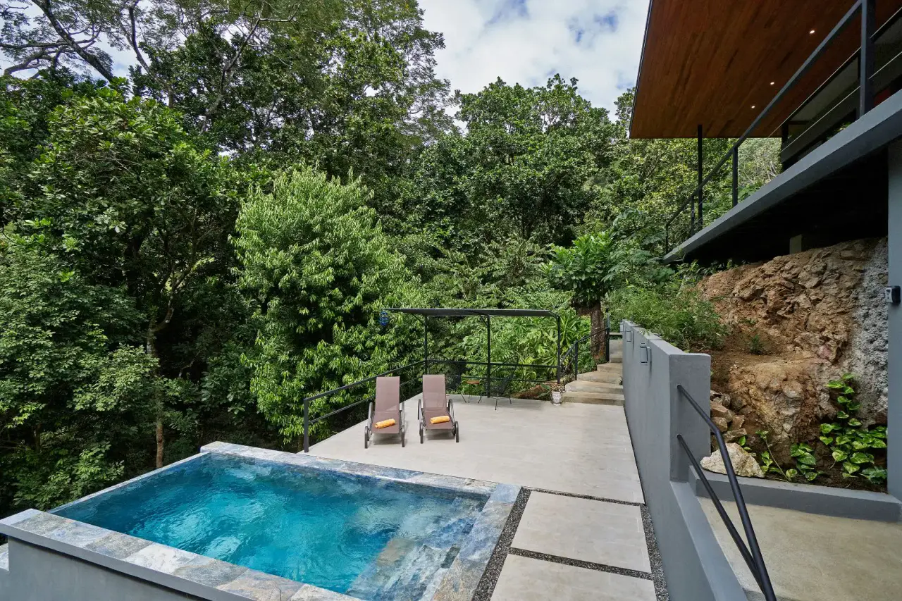 Tropical Villa in Santa Teresa, Steps from the Beach, with Additional Lot for Future Development - 1