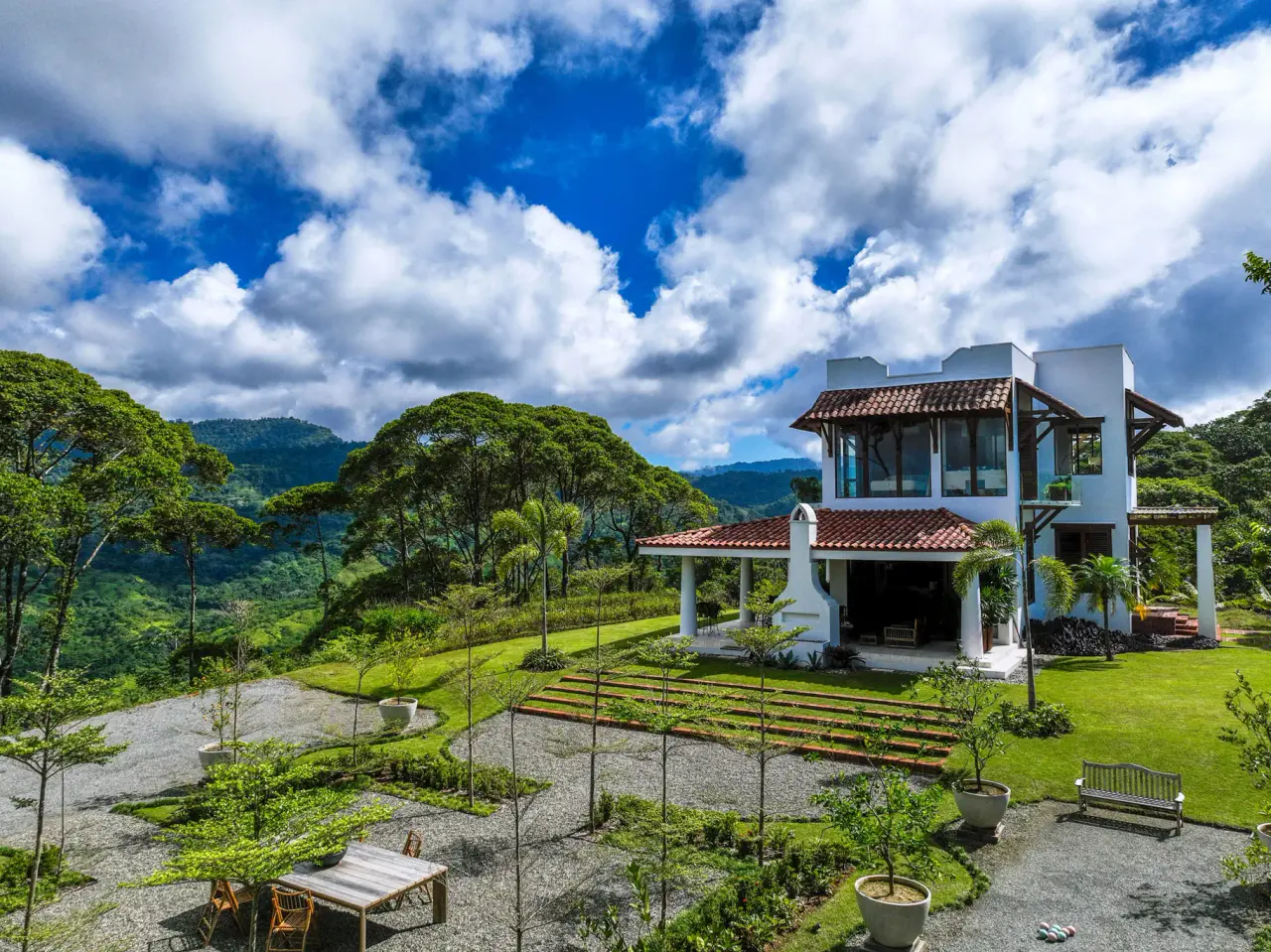 CASA CONSTRUIDA A MEDIDA CON 2 LOTES EN DOMINICAL, COSTA RICA - 2