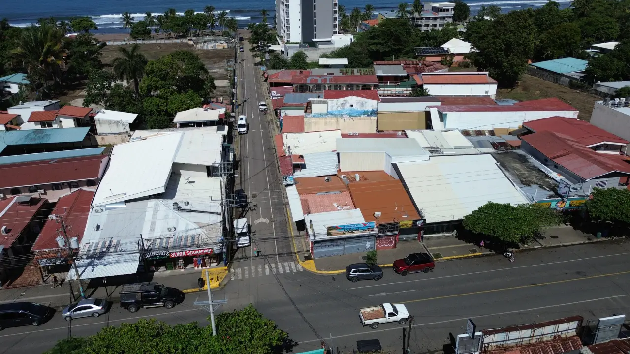 Espace Commercial de Première Ligne à Jacó, Puntarenas : Visibilité Élevée et Style de Vie Côtier - 2