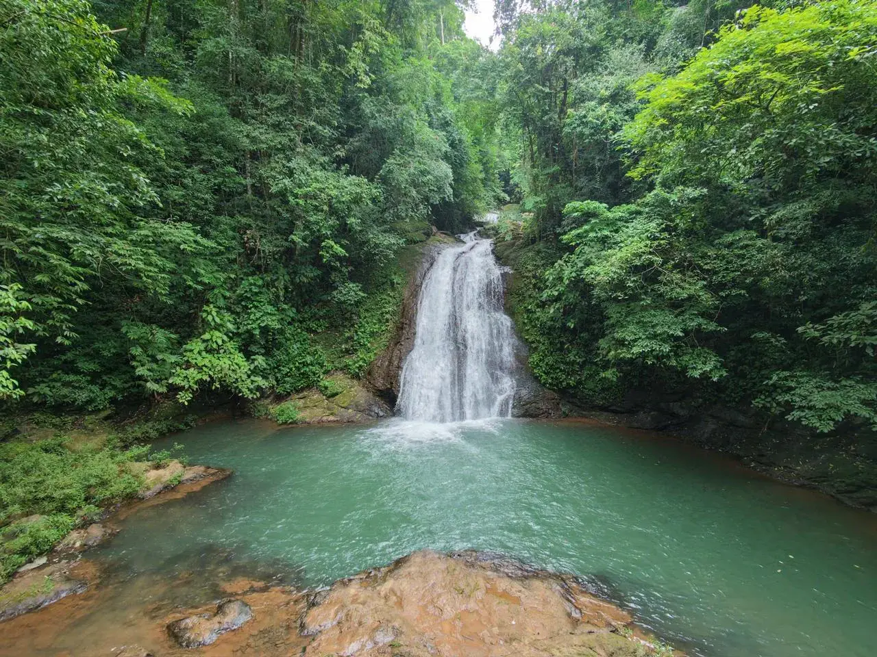 Espectacular Finca de 11.48 Hectáreas en Puriscal: Río, Cascadas y Vistas Panorámicas - 1