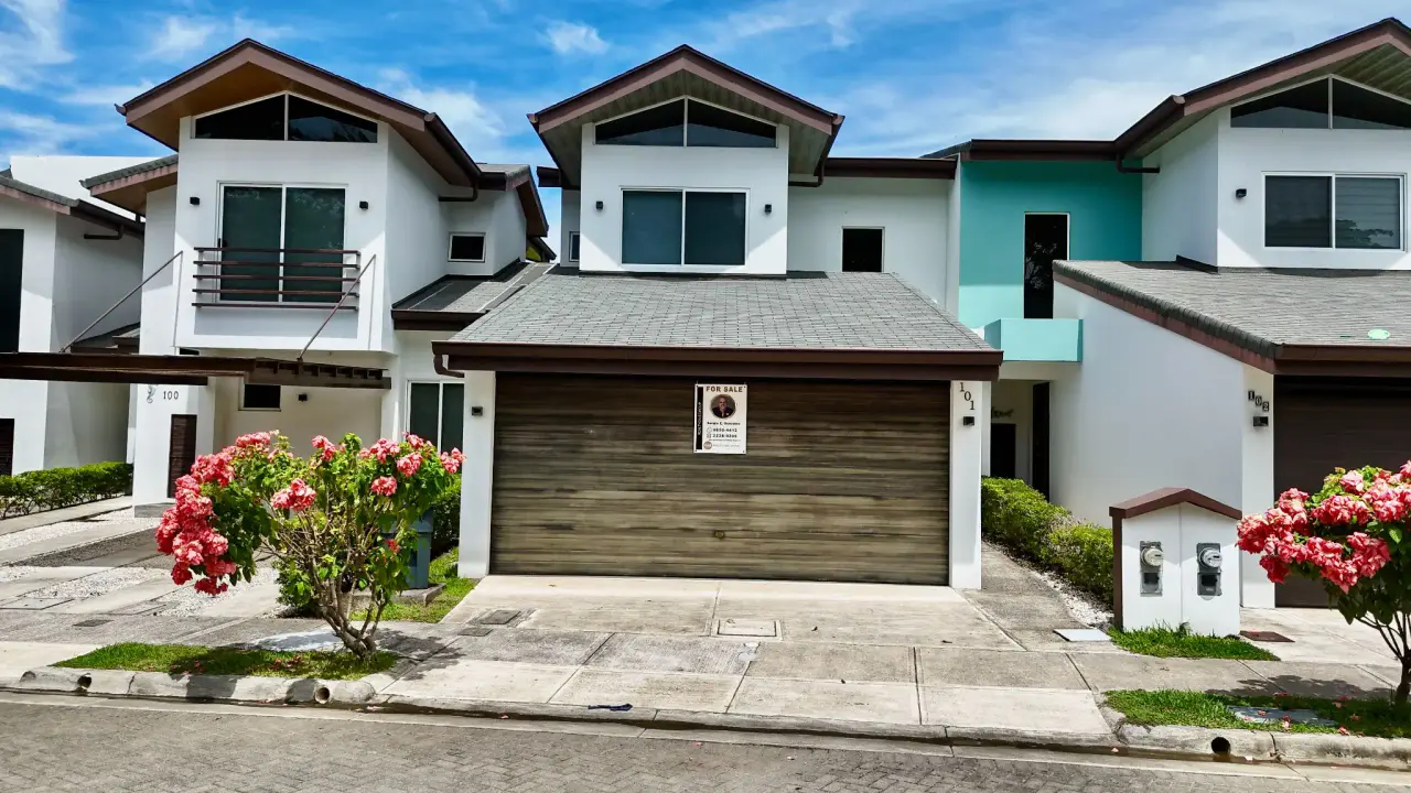 Modern Luxury Home in Jacó’s Premier Gated Community - 1