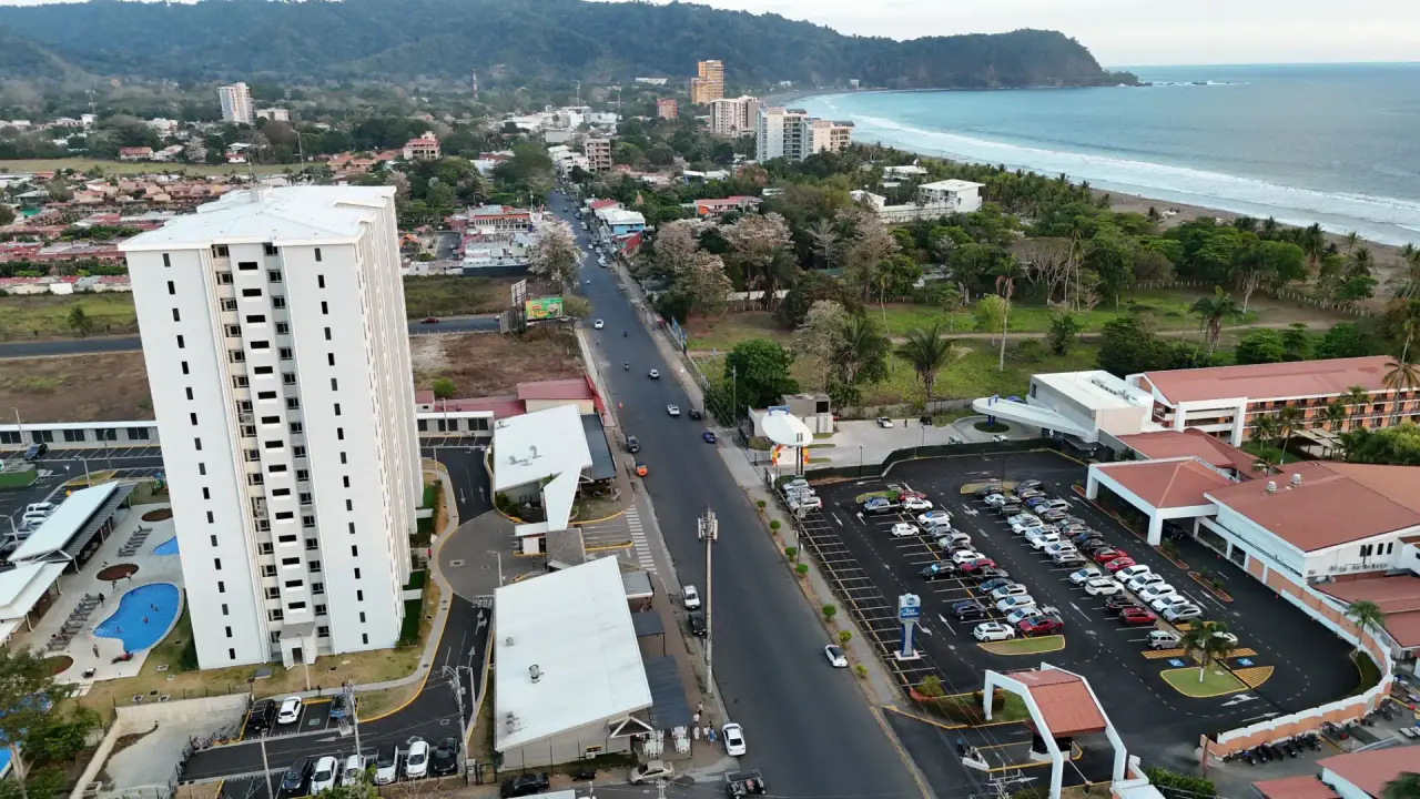 Jacó Luxury Awaits: Brand New 3-BR Condo Mountain Views & with Ocean - 5