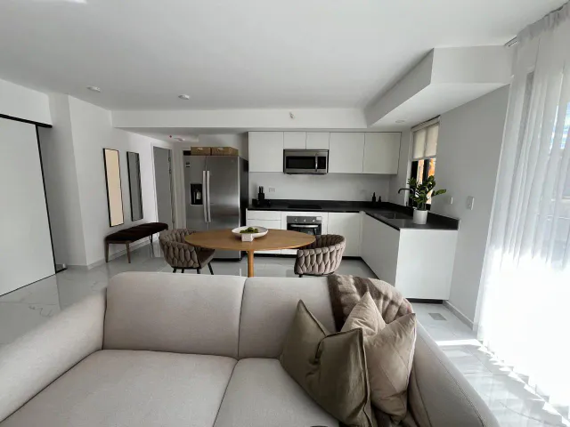 Apartamento Nuevo EN TORRE, Cerca de Todo, Con Vistas al Bosque y al Valle Central. 