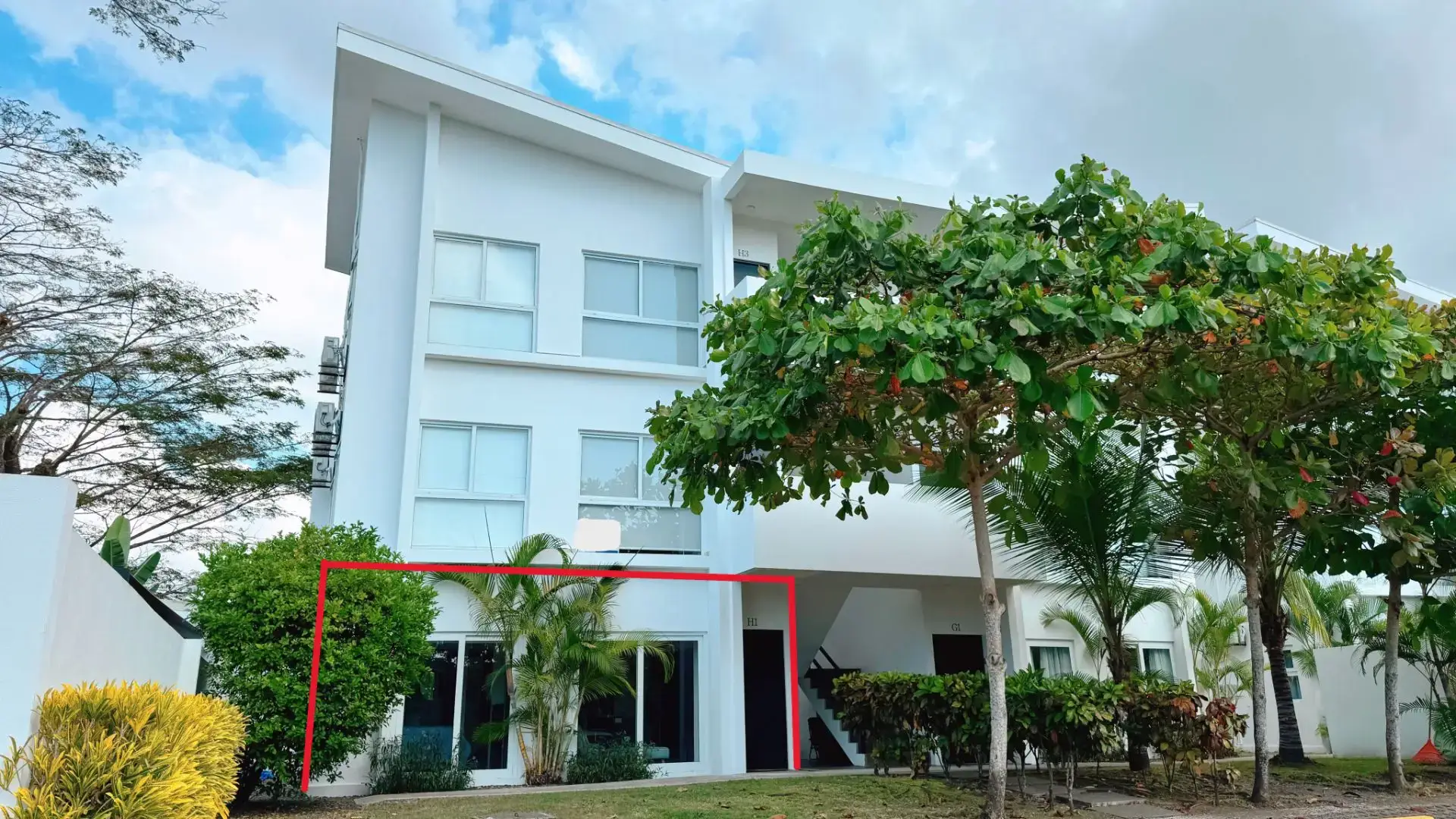 Modern 2-Bed Jacó Apartment for Rent with Pools & Playground - main