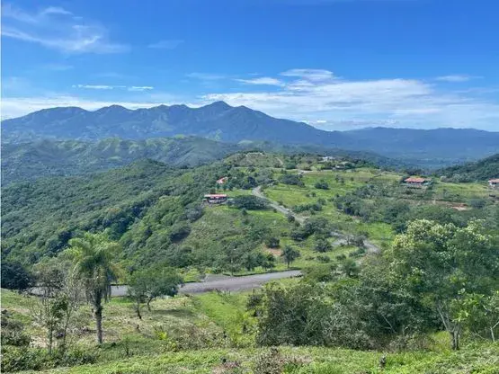 Venta Condominio Lomas del Valle Orotina - 1