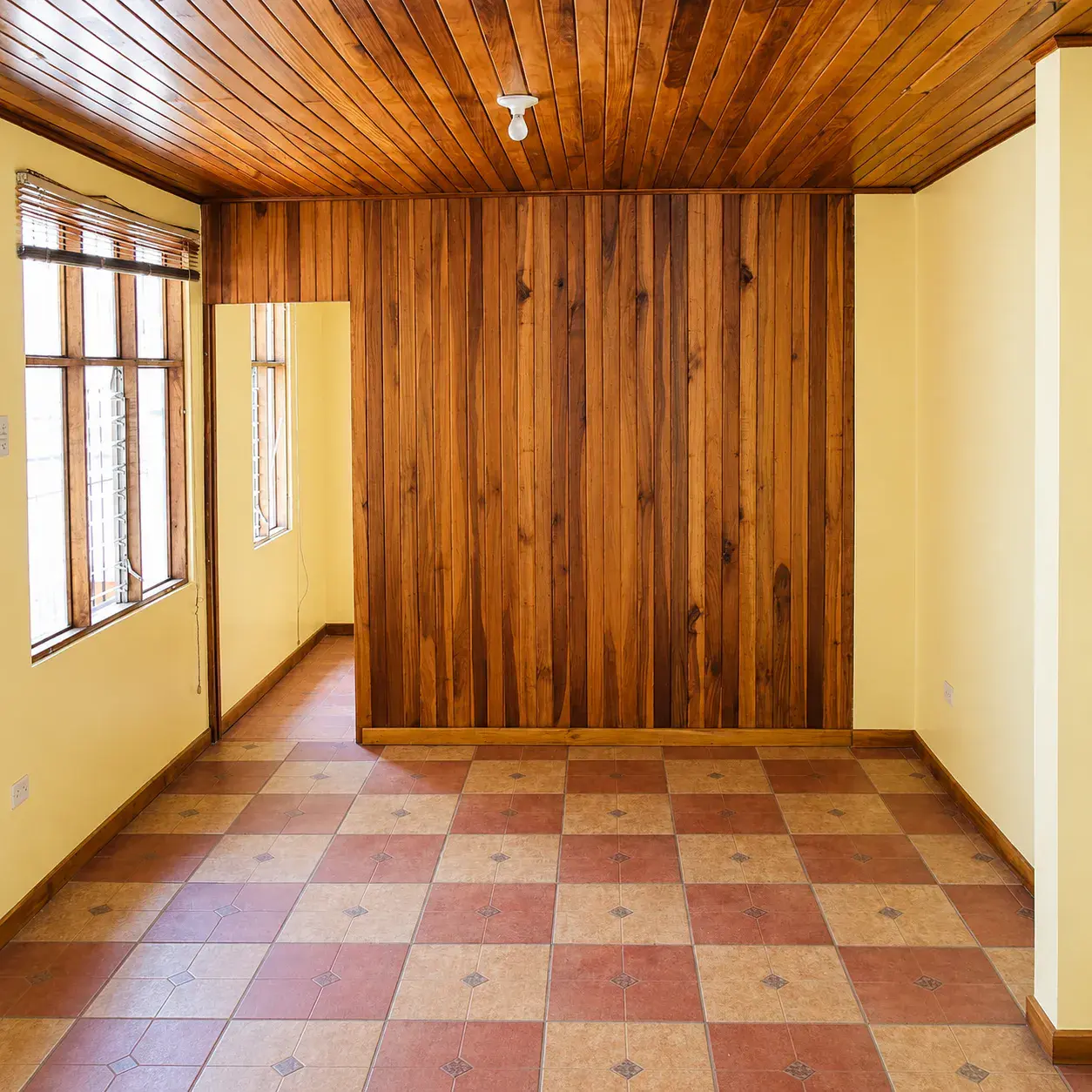 Home for sale in Cartago near the Courthouse - 5