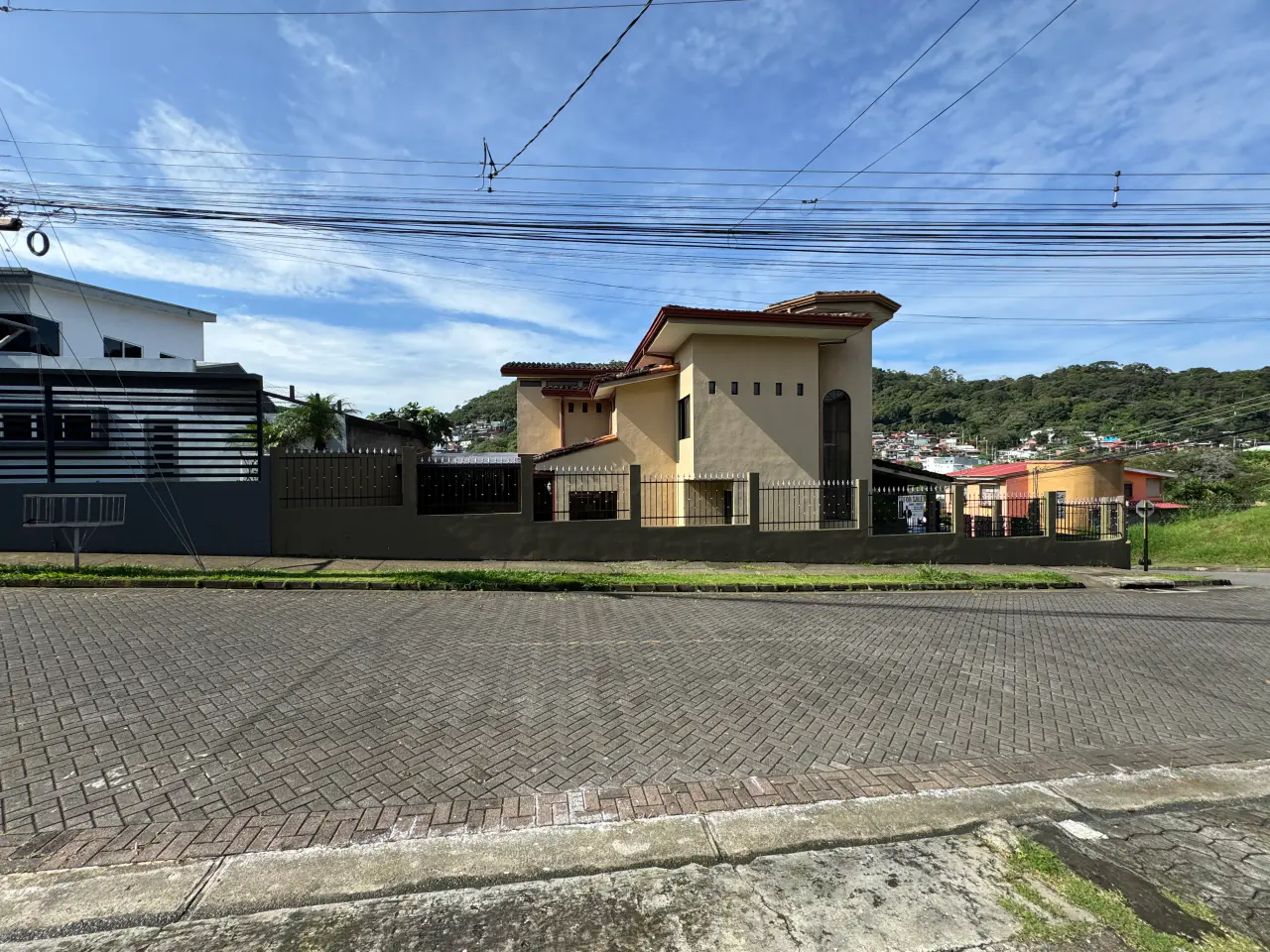 Résidence Lomas de Curridabat : Maison moderne de 3 chambres et 3,5 salles de bain dans la Résidence Lomas de Curridabat - 3