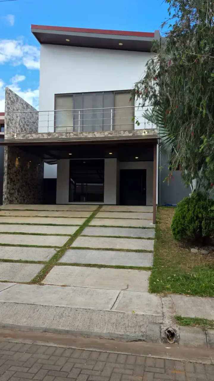 Sleek Modern 4-Bedroom House in Grecia, Alajuela with Ocean Views & Jacuzzi - 1