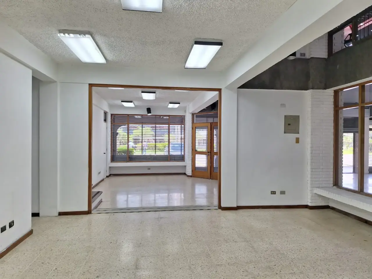 Prime Espace Commercial Moderne de 741 m² à Escazú, San José - 4