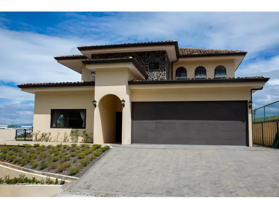 For Sale: Exclusive Luxury Residence in Gated Community – Santa Ana - 2