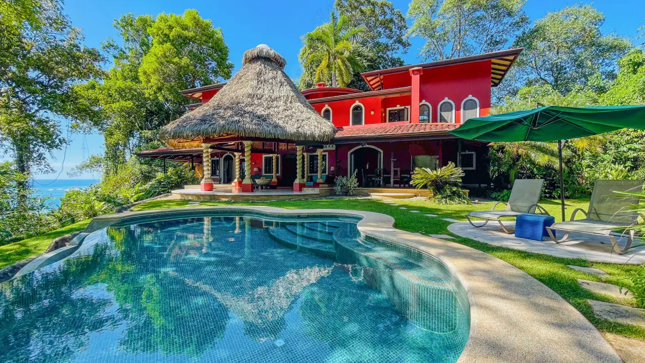 JOYA DE LA CORONA DEL PACÍFICO: UNA EXCEPCIONAL FINCA COLONIAL CON FRENTE AL MAR EN DOMINICAL - 1