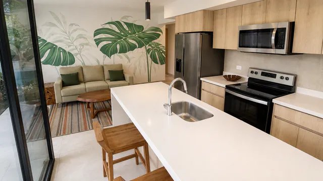 VENTA / Moderno Apartamento en Jacó con Piscina (y otras amenidades), muy cerca de la Playa