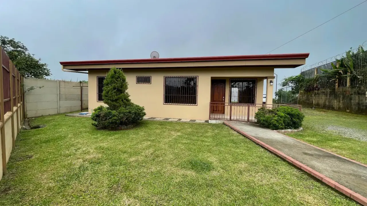 CASA EN VENTA CON AMPLIO LOTE EN SANTIAGO, SAN RAMON - 3