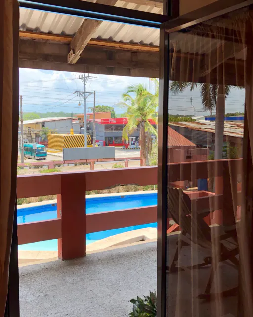 À VENDRE / Hôtel en bord de mer à El Cocal, Puntarenas : 24 chambres, piscine et stationnement