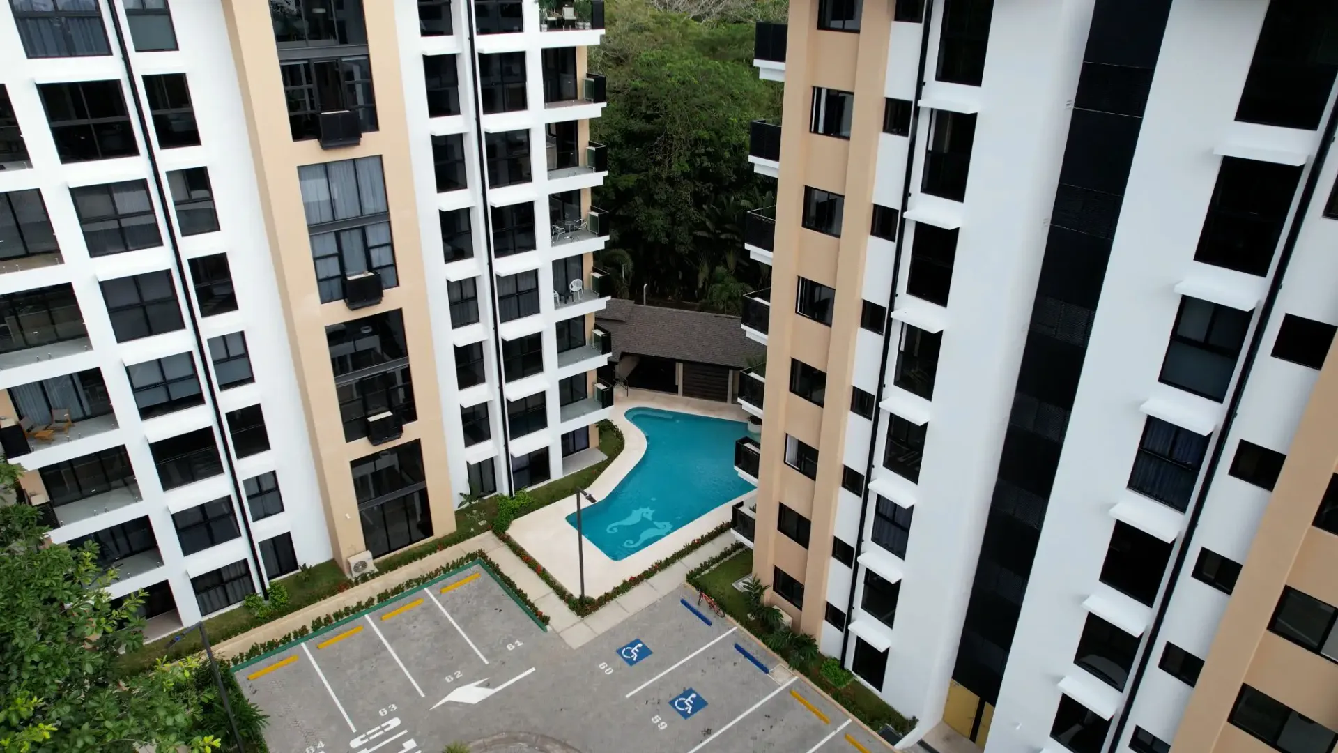 New Luxury 2-Bed Costa Rica Apartment: Pool, Modern Design & Green Views - main