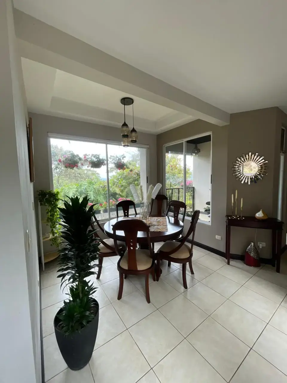 Stunning 3-Bed Modern Home with Expansive Gardens in Grecia, Costa Rica - 4
