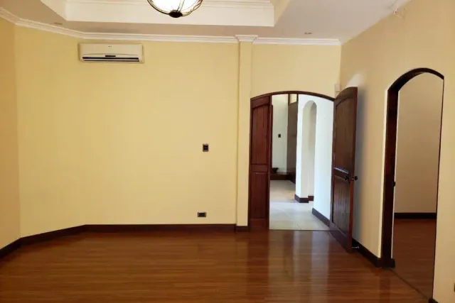 SALE / Majesty and Exclusivity in Santa Ana! Your Dream Haven Awaits