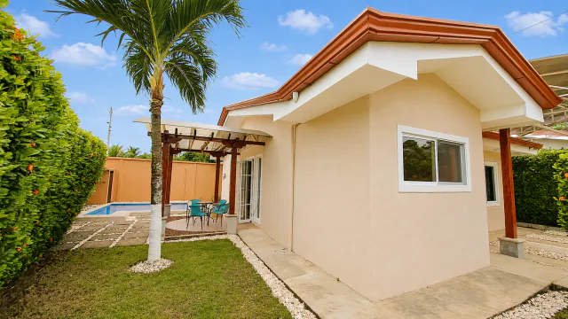 Maison moderne de 3 chambres à Jacó avec piscine privée dans une communauté fermée