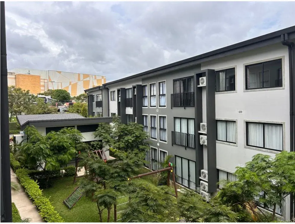 Elegant Modern 3-Bedroom Apartment with Amenities in Alajuela - 4