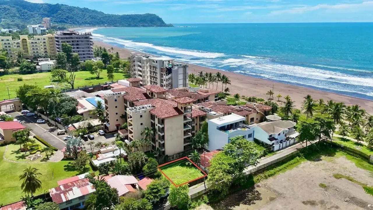 Lote a pocos metros de Playa Jaco - 1