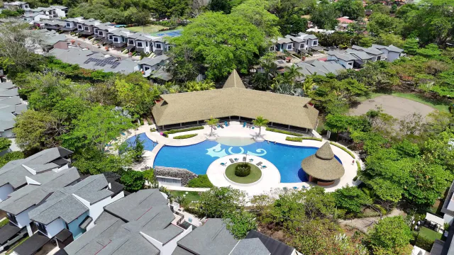 Modern 2-Bed Home in Jacó with Resort Amenities 