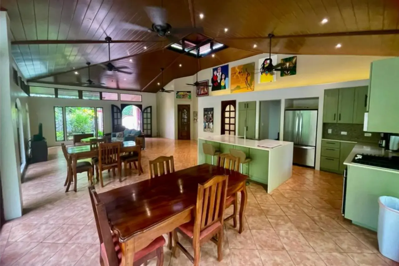 ELEGANT TUSCAN-STYLE HOUSE WITH SWIMMING POOL IN OJOCHAL, COSTA RICA - 3