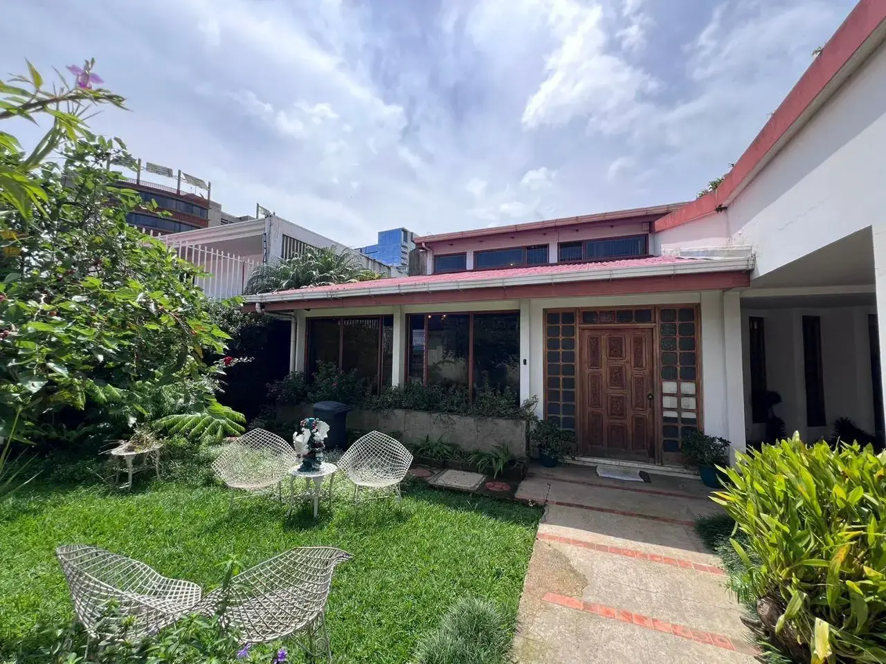 Spacious 5-Bedroom Property in Rohrmoser, San José - 3