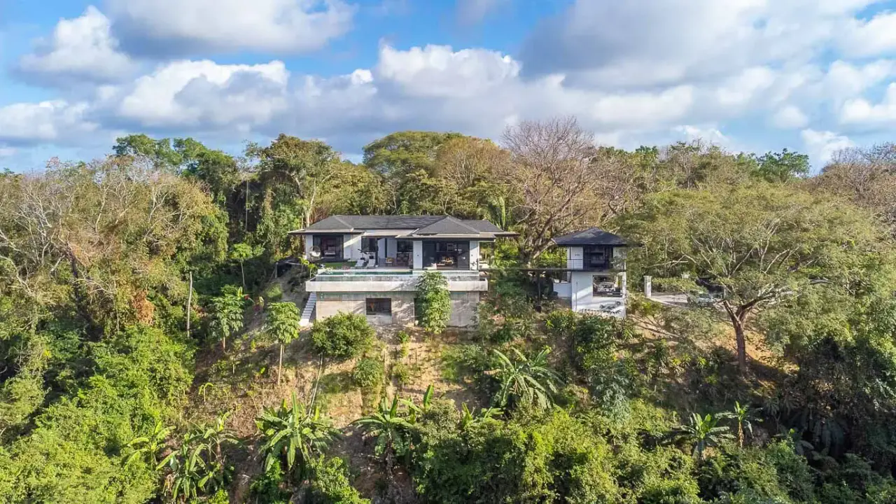 Modern Luxury Villa with Infinity Pool & Panoramic Jungle Views in Pérez Zeledón - 2