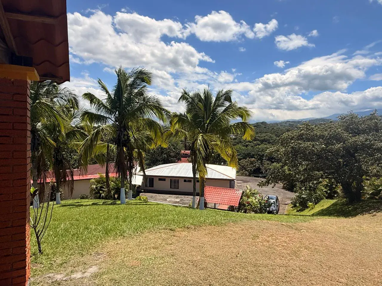 Encantadoras Villas de 2 y 3 Dormitorios con Amplios Jardines y Vistas a la Montaña en Poás - 2