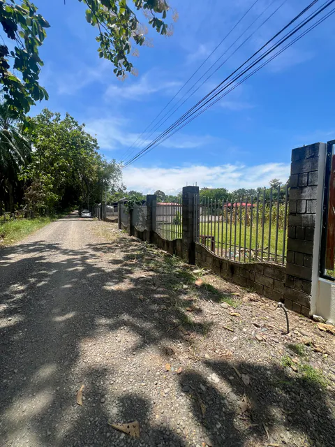 Terrain de 5 027 m² à Los Ángeles de Parrita | 131 mètres de façade et grand potentiel