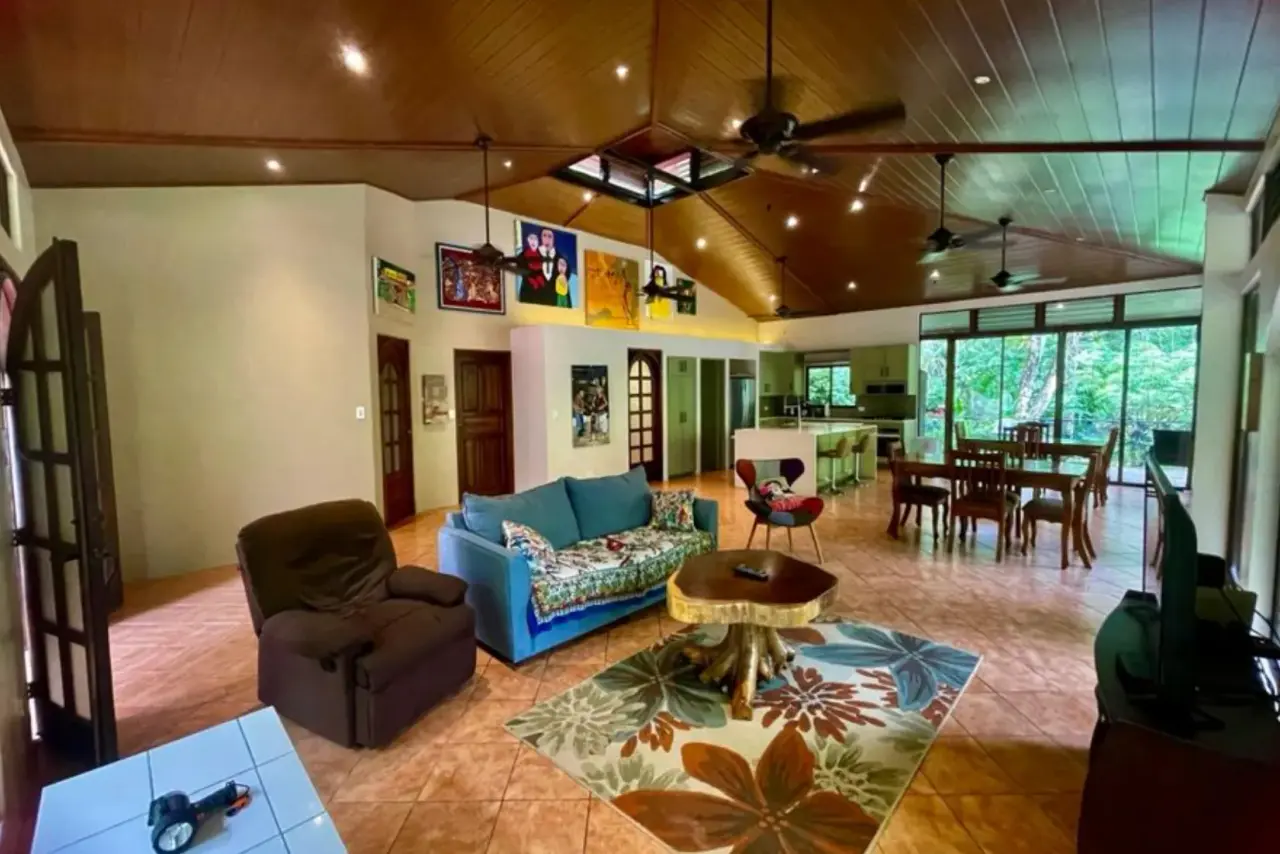 ELEGANT TUSCAN-STYLE HOUSE WITH SWIMMING POOL IN OJOCHAL, COSTA RICA - 2