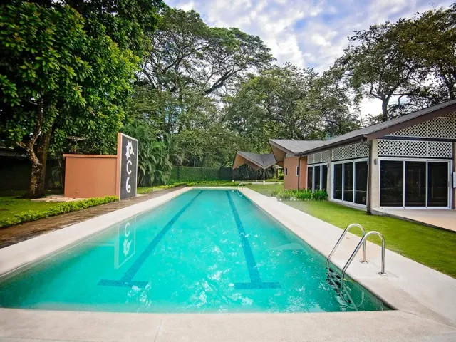 Modern 2-Bed Home in Jacó with Resort Amenities 