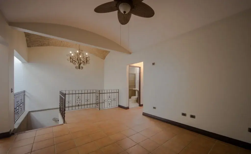 Exclusive 3-Bedroom Condo with Communal Pool in Escazú - 4