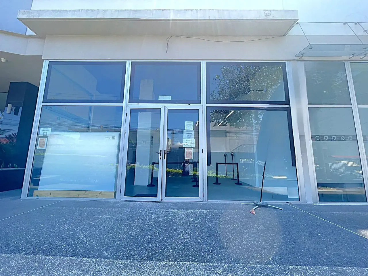 Características Descripción detallada Oficina / Local Comercial en Alquiler – Torre Paseo Colón, Ave. 1 - 2