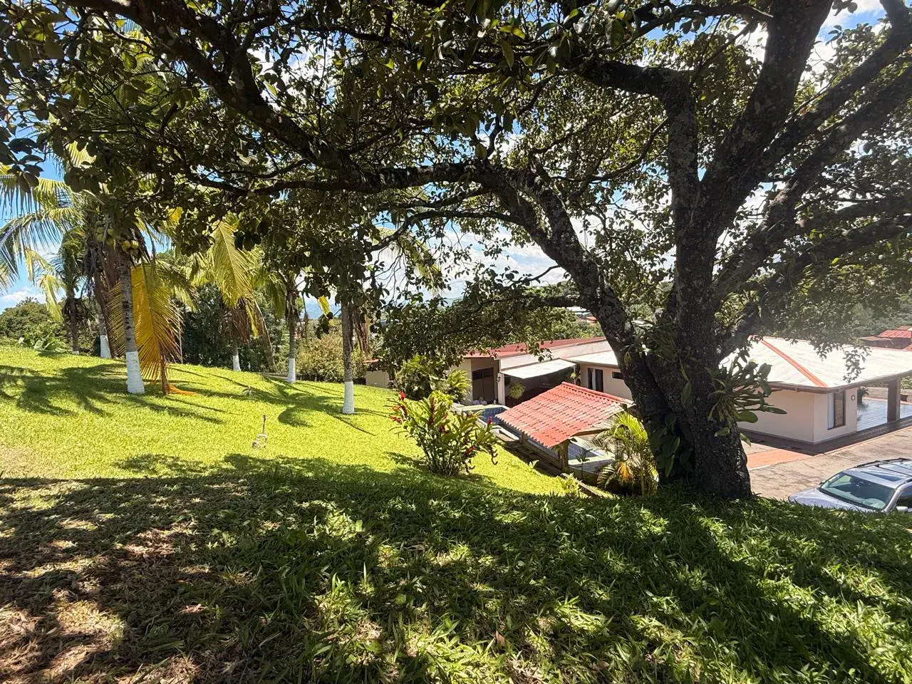Encantadoras Villas de 2 y 3 Dormitorios con Amplios Jardines y Vistas a la Montaña en Poás - 1