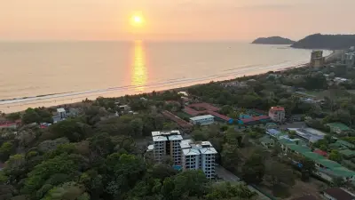 Apartment With Pool View at Torres Del Mar 3