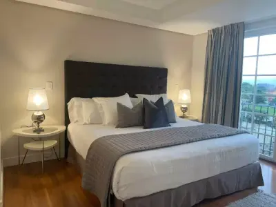 Modern 3-Bedroom Apartment with Gym and Pool in Escazú, San José 2