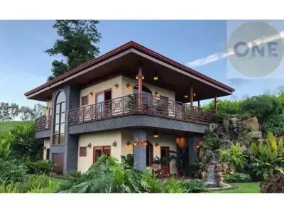 Tranquil Villa with Mountain Views in San Ramón, Costa Rica 1